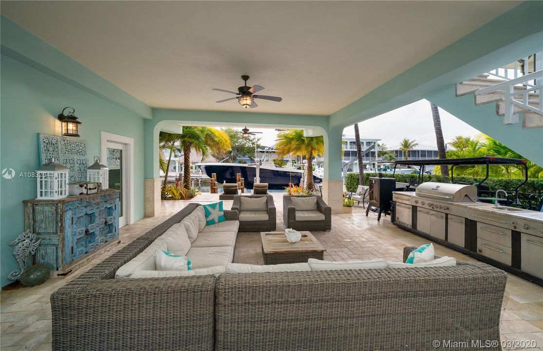 Recently Sold: $1,650,000 (5 beds, 3 baths, 1520 Square Feet)