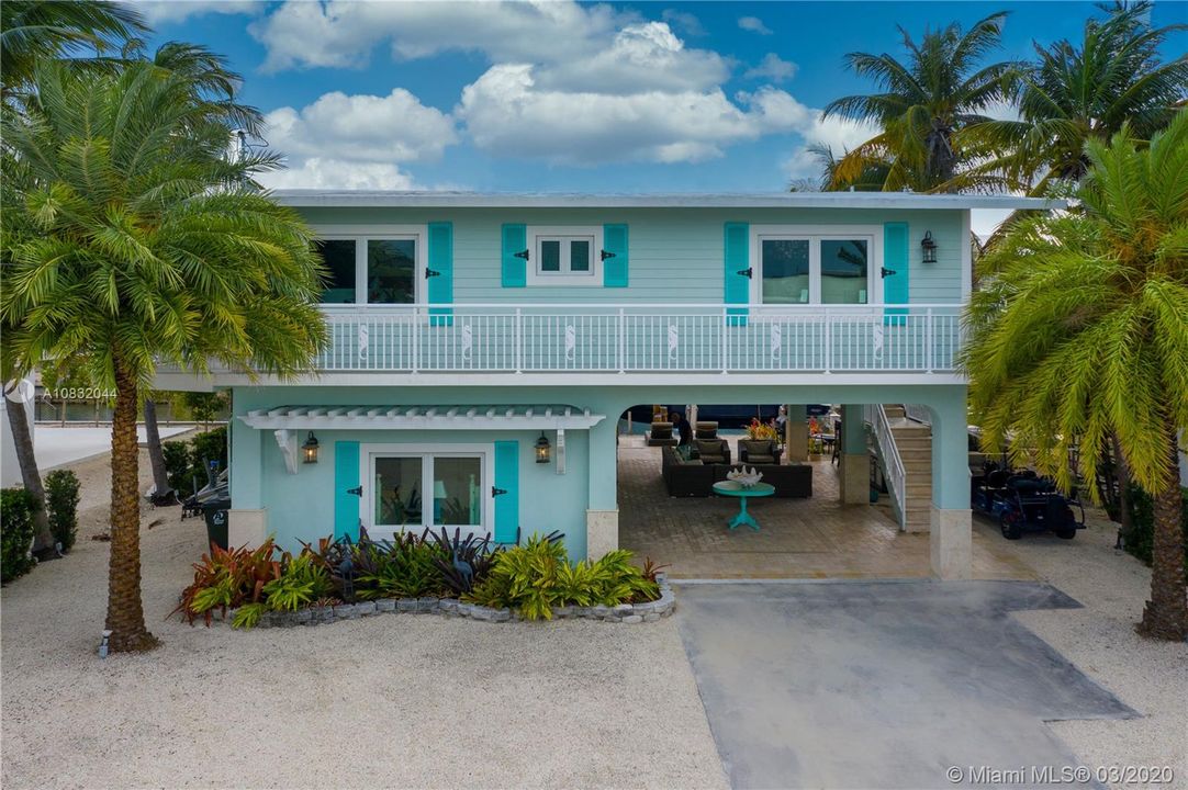 Recently Sold: $1,650,000 (5 beds, 3 baths, 1520 Square Feet)