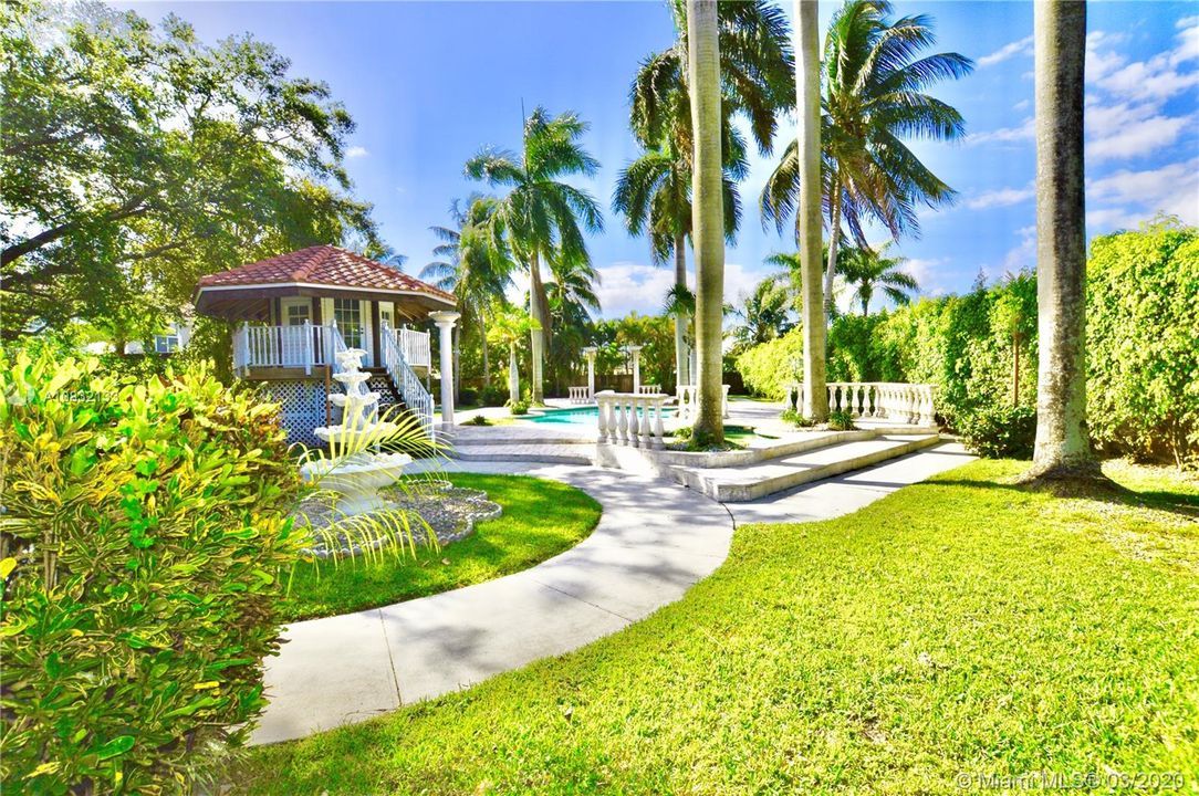 Vendido Recientemente: $1,450,000 (6 camas, 4 baños, 5078 Pies cuadrados)