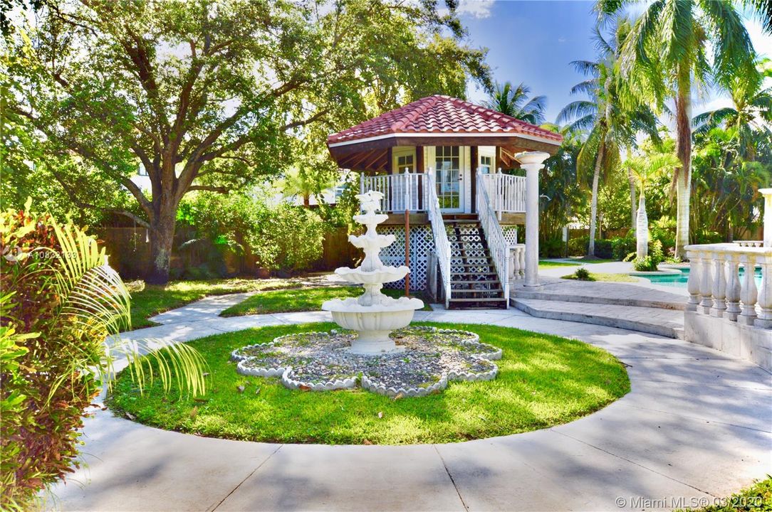 Vendido Recientemente: $1,450,000 (6 camas, 4 baños, 5078 Pies cuadrados)