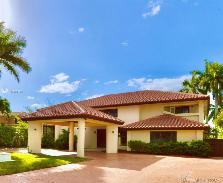 Vendido Recientemente: $1,450,000 (6 camas, 4 baños, 5078 Pies cuadrados)