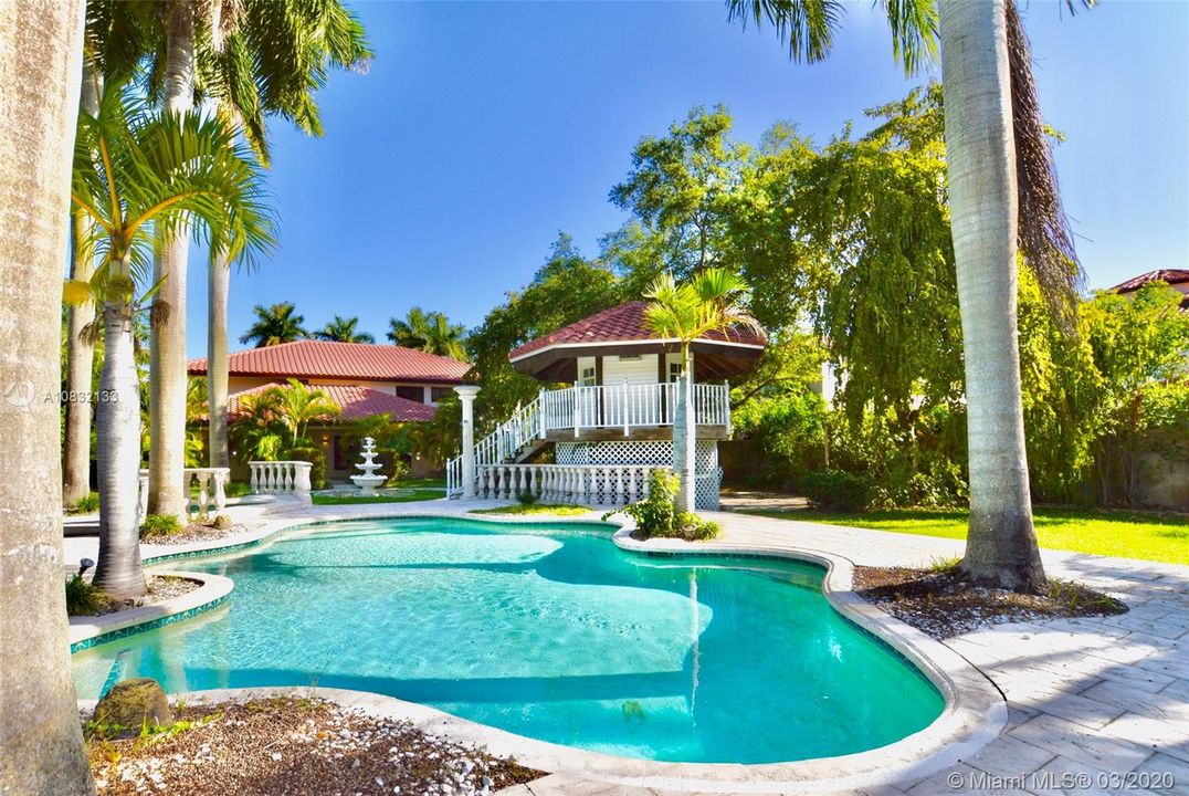 Vendido Recientemente: $1,450,000 (6 camas, 4 baños, 5078 Pies cuadrados)