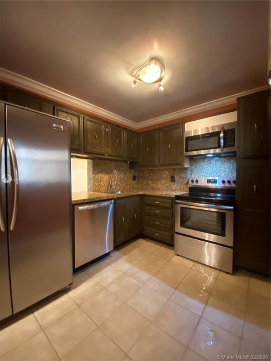 Recently Rented: $1,250 (1 beds, 1 baths, 750 Square Feet)