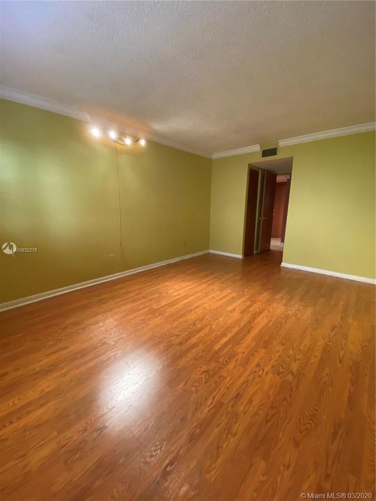 Recently Rented: $1,250 (1 beds, 1 baths, 750 Square Feet)