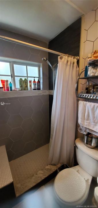 Vendido Recientemente: $375,000 (4 camas, 3 baños, 1330 Pies cuadrados)