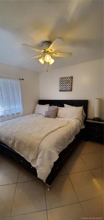 Vendido Recientemente: $375,000 (4 camas, 3 baños, 1330 Pies cuadrados)