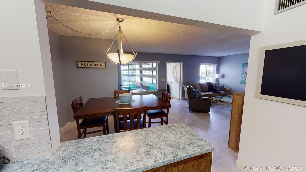 Vendido Recientemente: $89,999 (2 camas, 1 baños, 935 Pies cuadrados)