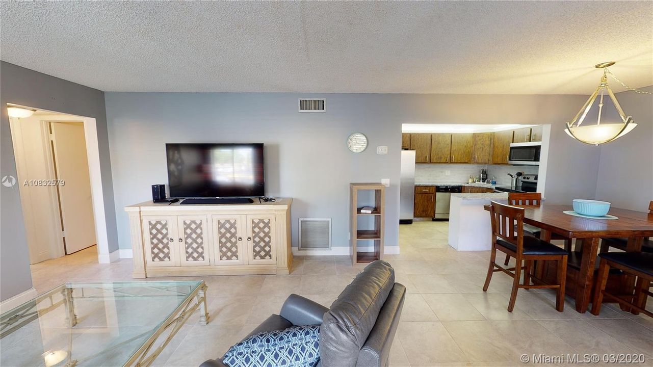 Vendido Recientemente: $89,999 (2 camas, 1 baños, 935 Pies cuadrados)