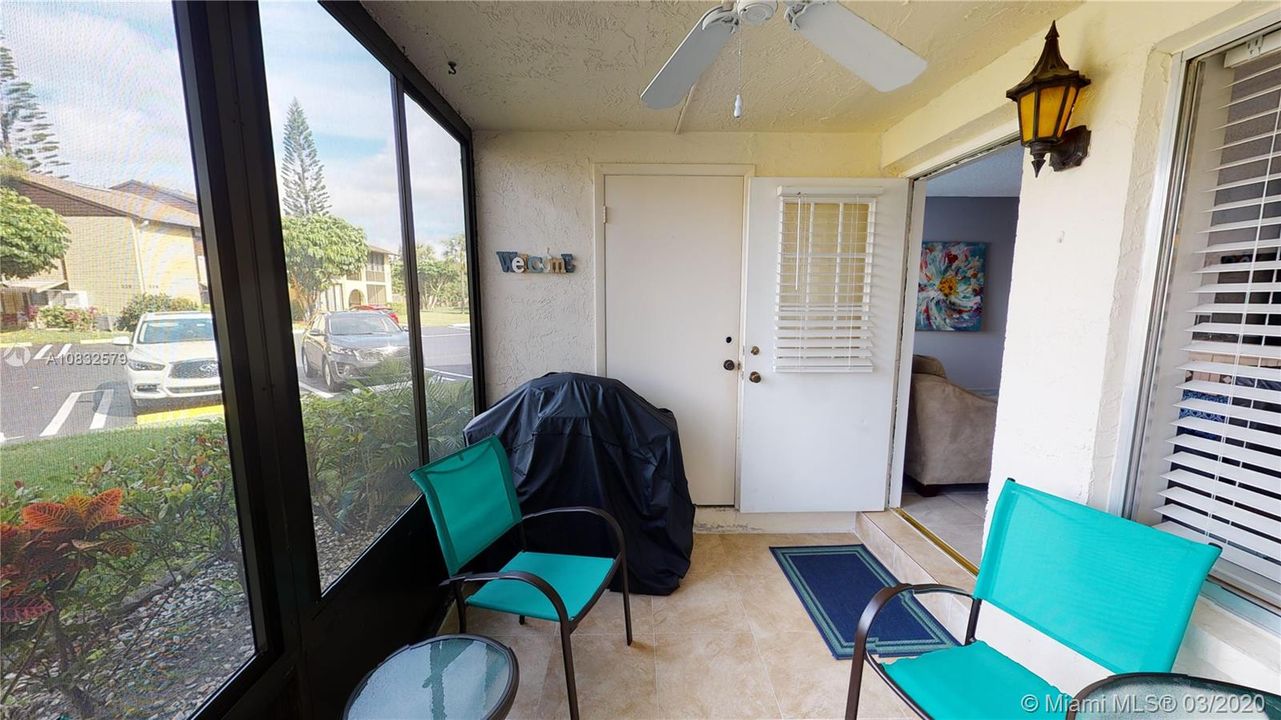 Vendido Recientemente: $89,999 (2 camas, 1 baños, 935 Pies cuadrados)