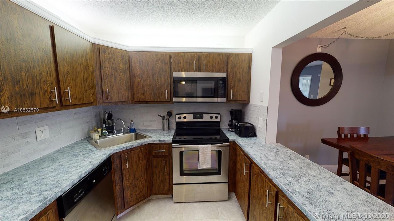 Vendido Recientemente: $89,999 (2 camas, 1 baños, 935 Pies cuadrados)