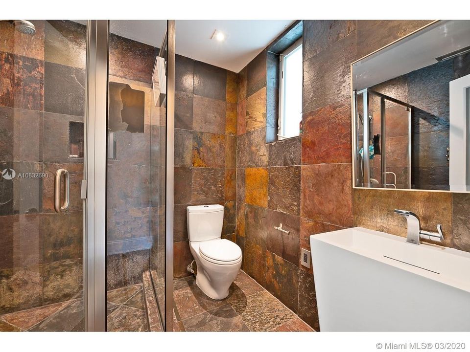 Недавно продано: $1,450,000 (5 спален, 6 ванн, 3956 Квадратных фут)