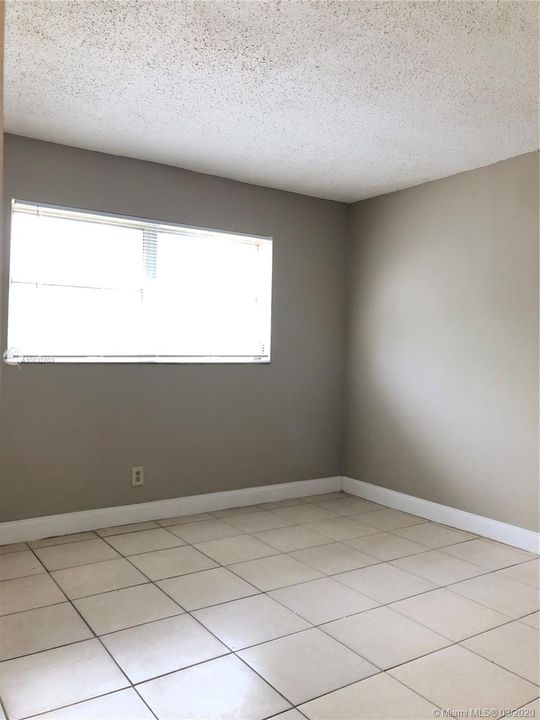 Recently Rented: $1,150 (2 beds, 1 baths, 880 Square Feet)