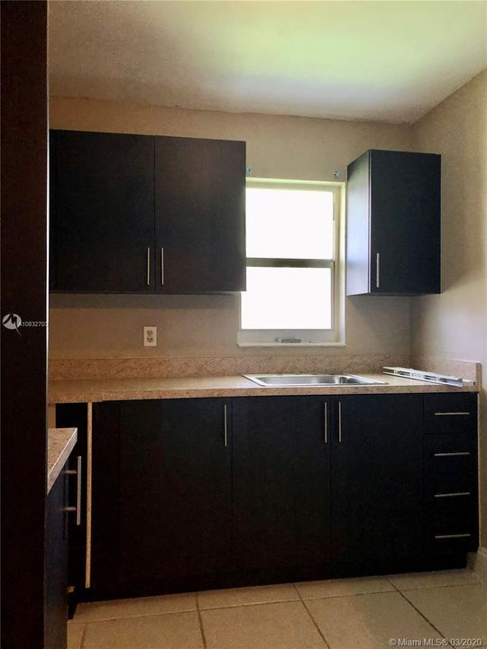 Recently Rented: $1,150 (2 beds, 1 baths, 880 Square Feet)
