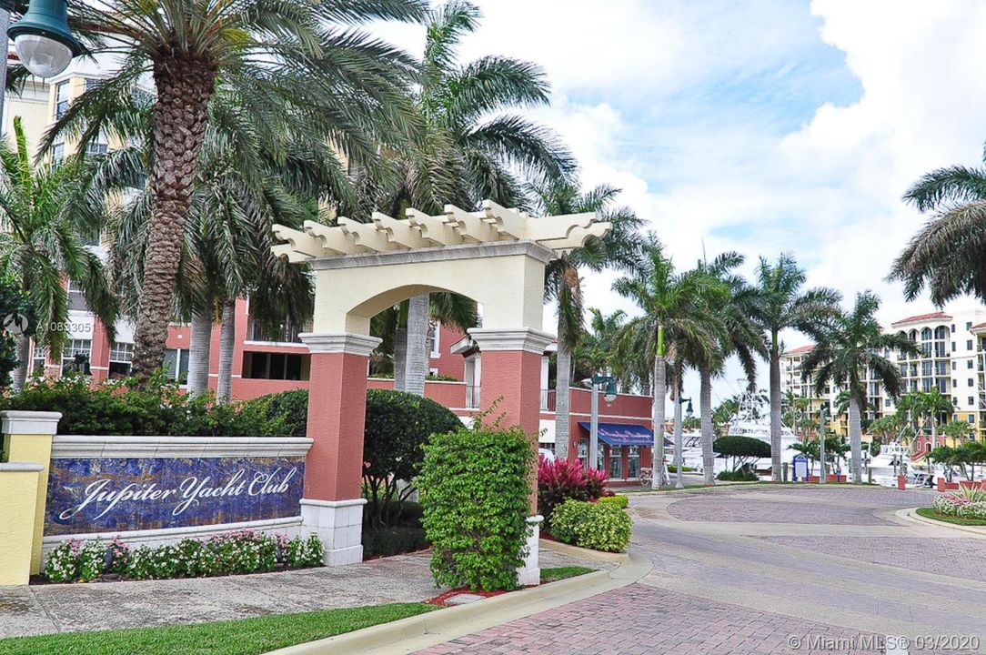 Vendido Recientemente: $1,050,000 (3 camas, 3 baños, 3057 Pies cuadrados)