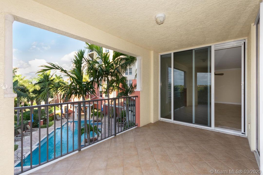 Vendido Recientemente: $1,050,000 (3 camas, 3 baños, 3057 Pies cuadrados)