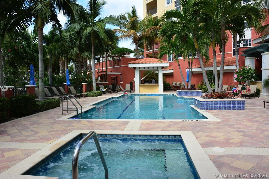Vendido Recientemente: $1,050,000 (3 camas, 3 baños, 3057 Pies cuadrados)