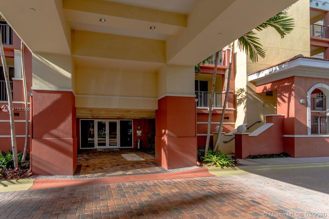 Vendido Recientemente: $1,050,000 (3 camas, 3 baños, 3057 Pies cuadrados)