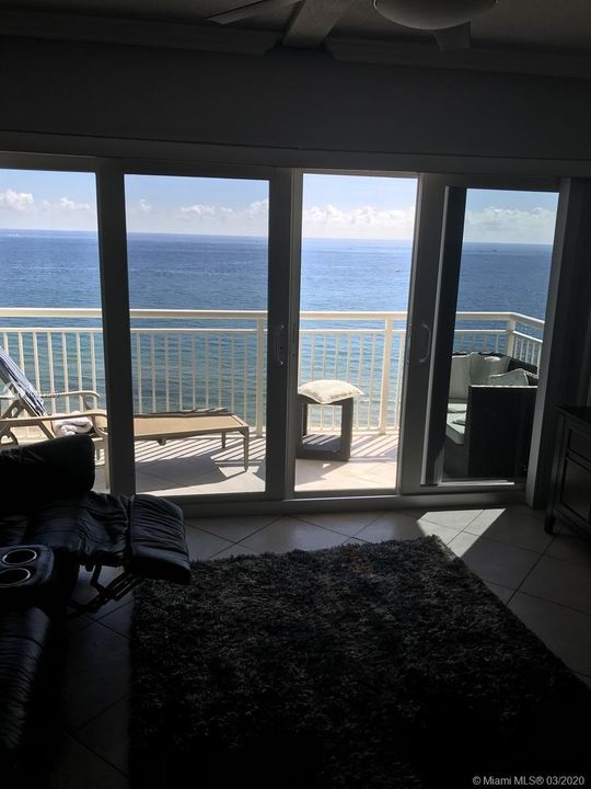 Recently Sold: $335,000 (2 beds, 2 baths, 800 Square Feet)