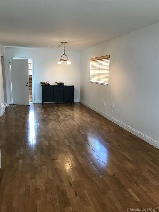 Recently Sold: $135,000 (1 beds, 1 baths, 702 Square Feet)