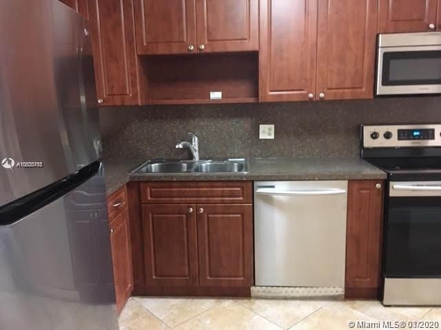 Recently Rented: $1,700 (2 beds, 2 baths, 1214 Square Feet)