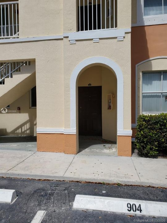 Recently Rented: $1,200 (2 beds, 2 baths, 914 Square Feet)