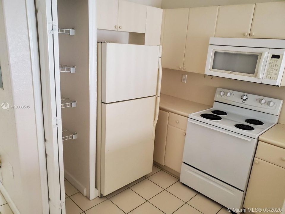 Recently Rented: $1,200 (2 beds, 2 baths, 914 Square Feet)