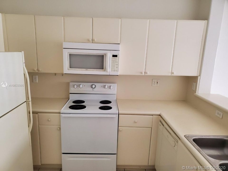 Recently Rented: $1,200 (2 beds, 2 baths, 914 Square Feet)