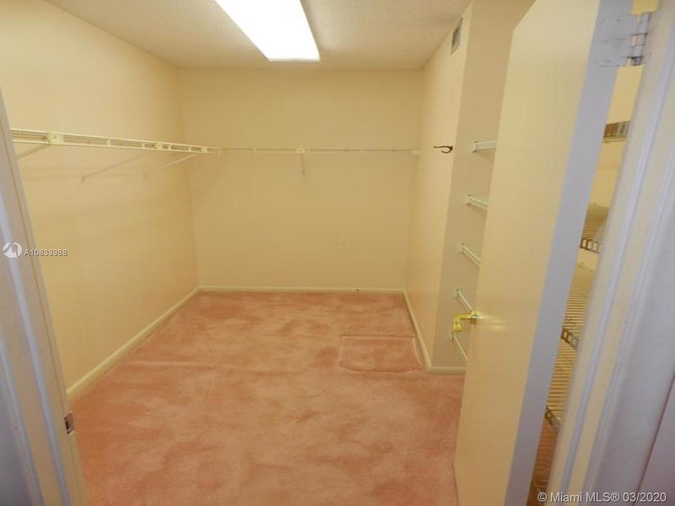GUEST ROOM CLOSET