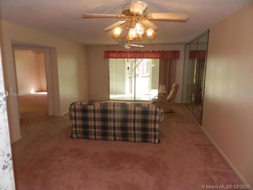 LIVING ROOM AREA