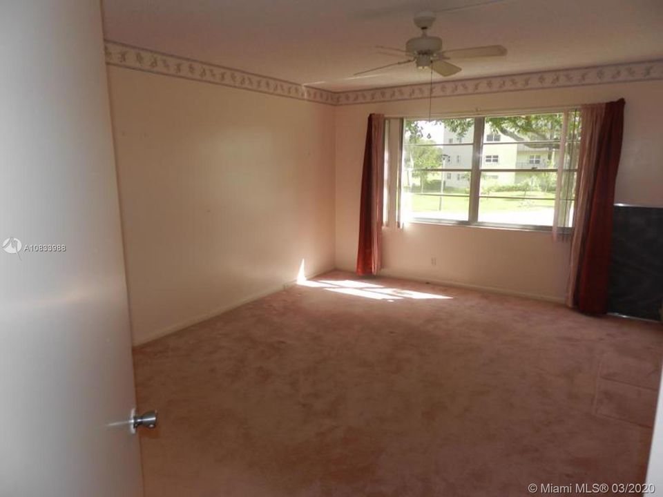 MASTER ROOM
