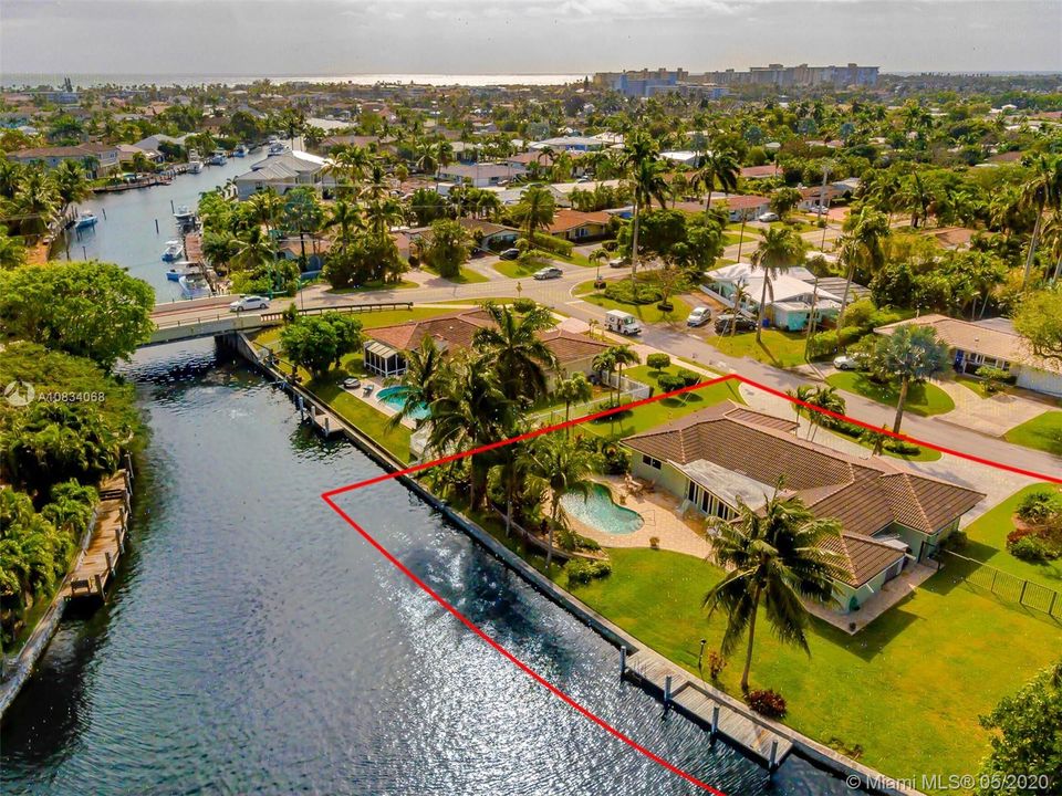 Vendido Recientemente: $960,000 (3 camas, 3 baños, 2239 Pies cuadrados)