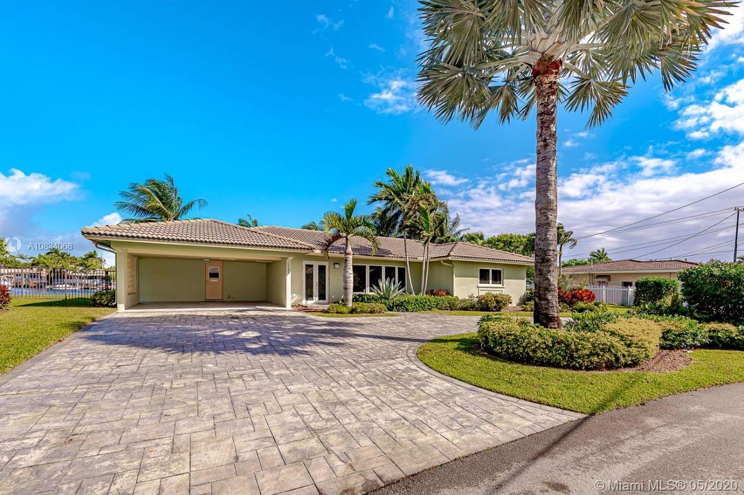 Vendido Recientemente: $960,000 (3 camas, 3 baños, 2239 Pies cuadrados)
