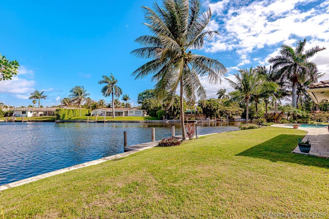 Vendido Recientemente: $960,000 (3 camas, 3 baños, 2239 Pies cuadrados)