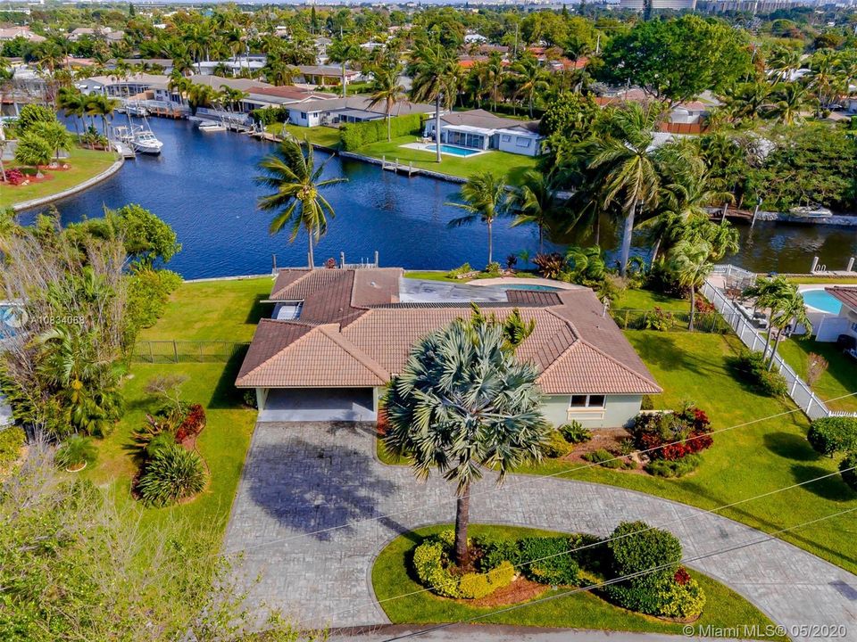 Vendido Recientemente: $960,000 (3 camas, 3 baños, 2239 Pies cuadrados)