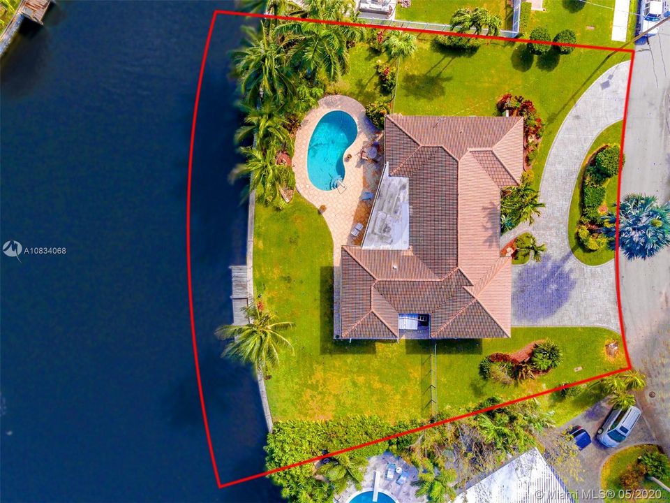 Vendido Recientemente: $960,000 (3 camas, 3 baños, 2239 Pies cuadrados)