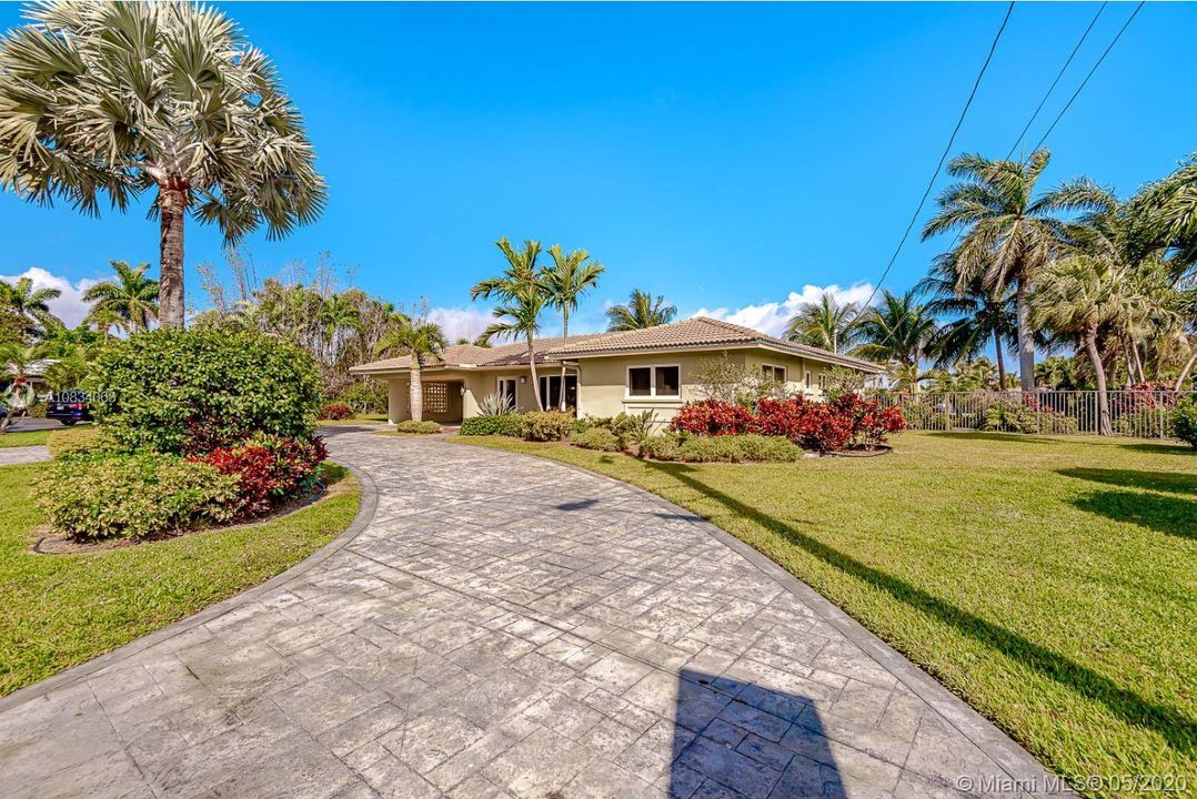 Vendido Recientemente: $960,000 (3 camas, 3 baños, 2239 Pies cuadrados)