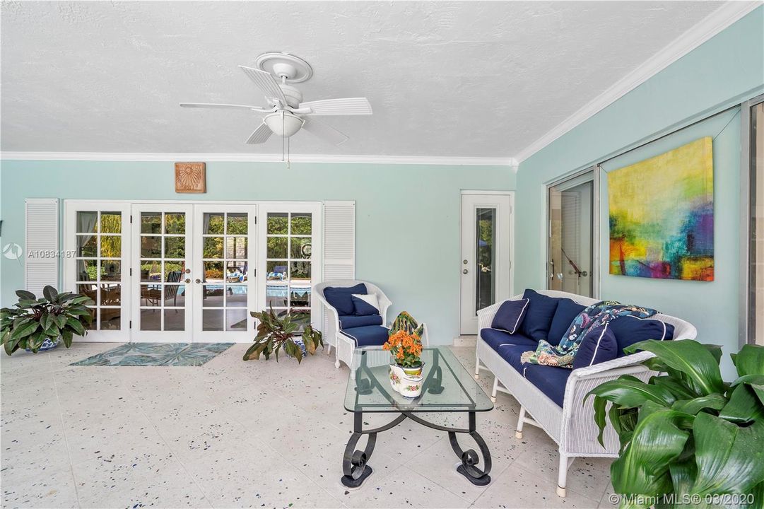 Recently Sold: $510,000 (4 beds, 2 baths, 2555 Square Feet)