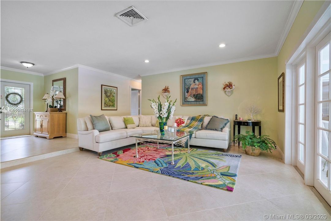 Recently Sold: $510,000 (4 beds, 2 baths, 2555 Square Feet)