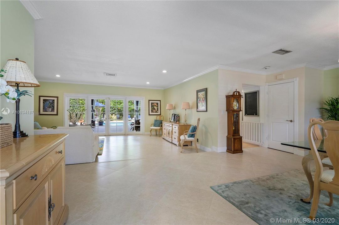 Recently Sold: $510,000 (4 beds, 2 baths, 2555 Square Feet)
