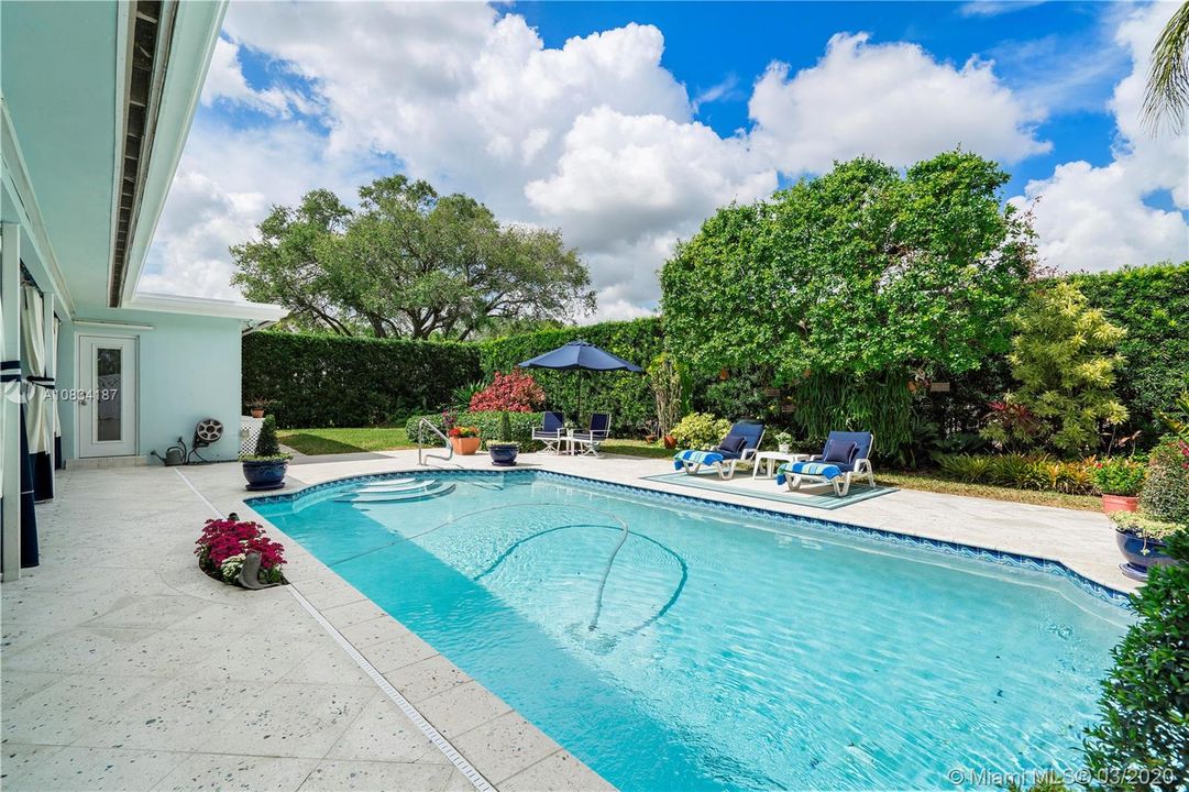 Recently Sold: $510,000 (4 beds, 2 baths, 2555 Square Feet)