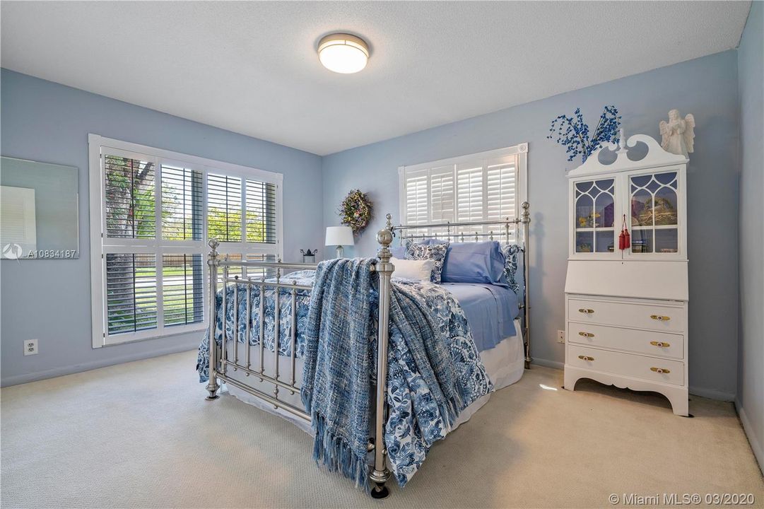 Recently Sold: $510,000 (4 beds, 2 baths, 2555 Square Feet)