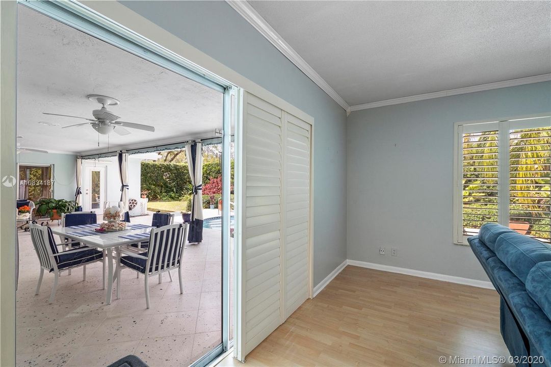 Recently Sold: $510,000 (4 beds, 2 baths, 2555 Square Feet)
