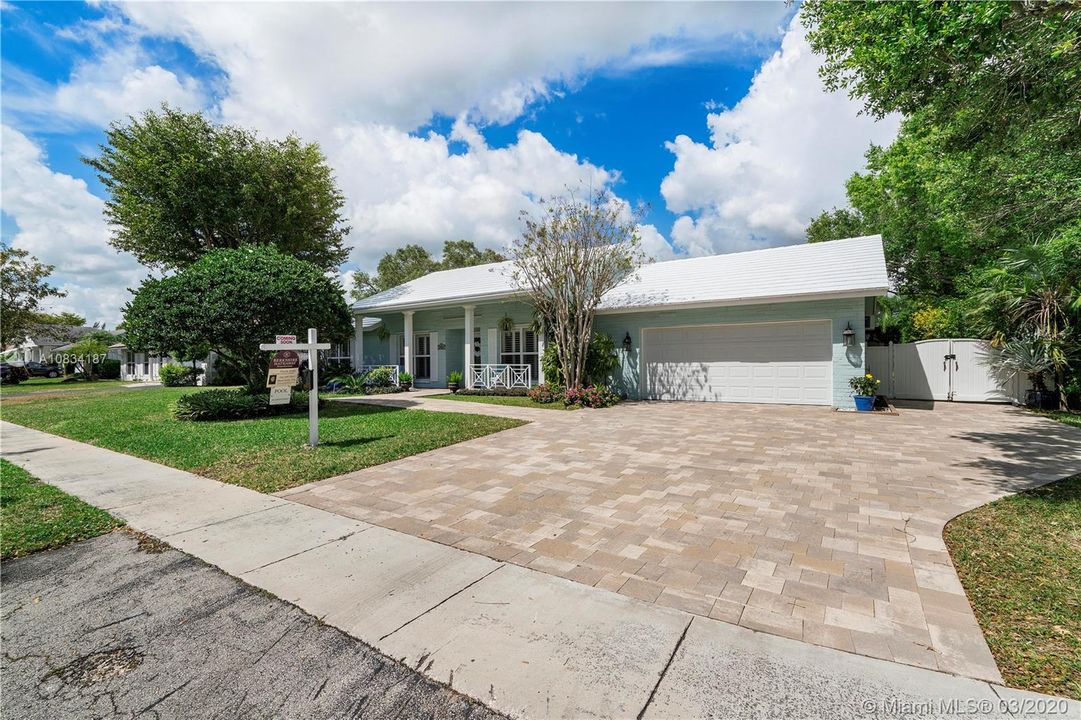 Recently Sold: $510,000 (4 beds, 2 baths, 2555 Square Feet)