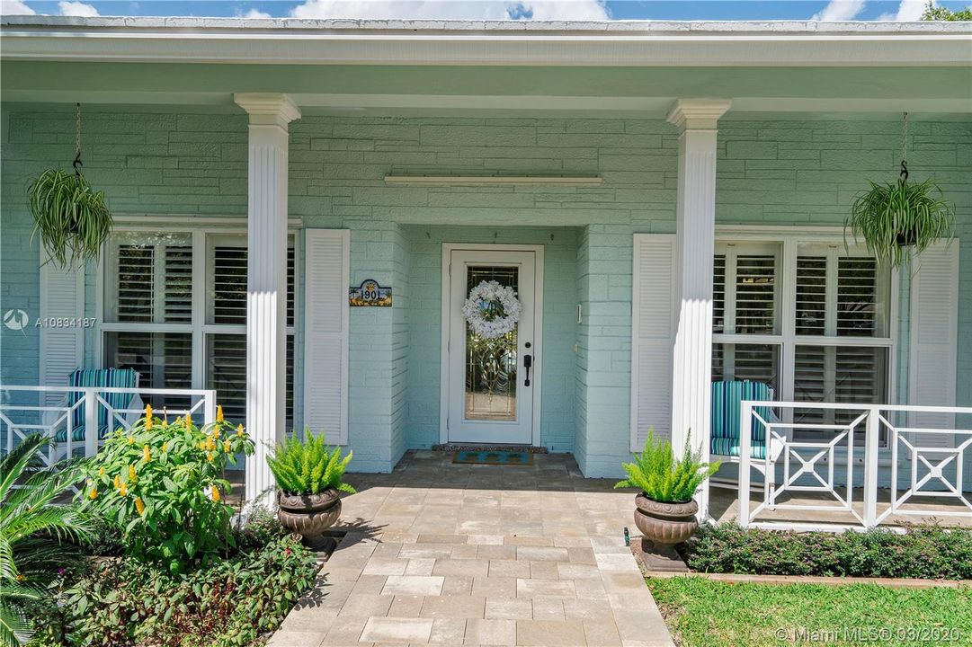 Recently Sold: $510,000 (4 beds, 2 baths, 2555 Square Feet)
