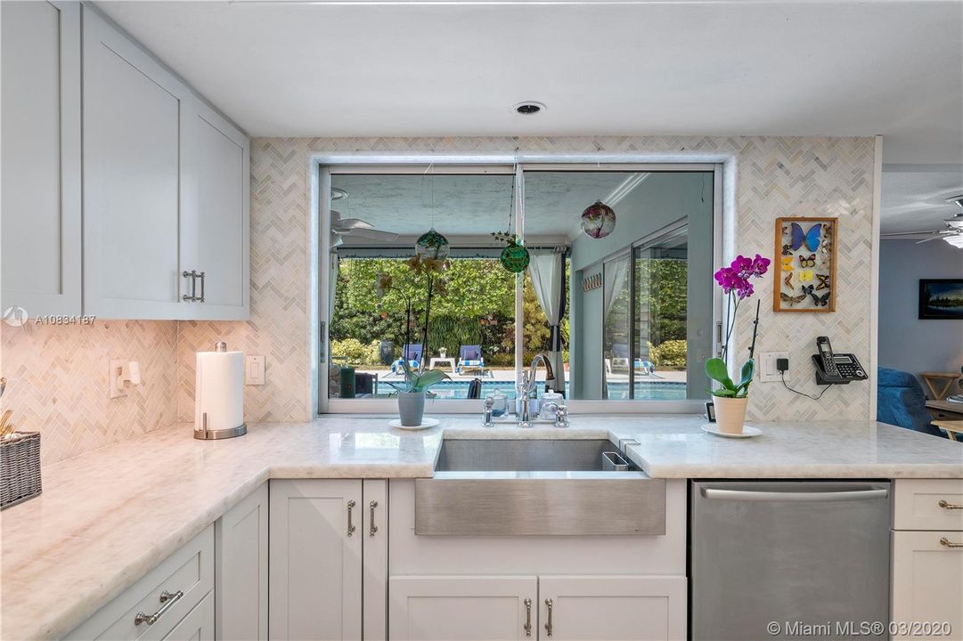 Recently Sold: $510,000 (4 beds, 2 baths, 2555 Square Feet)