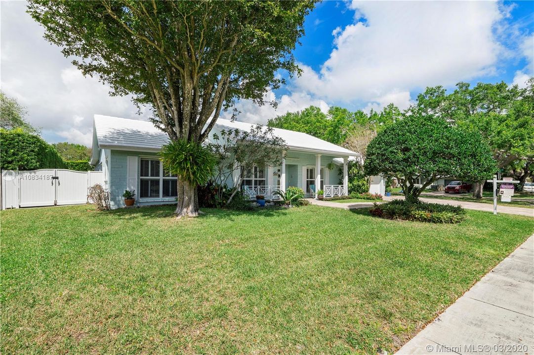 Recently Sold: $510,000 (4 beds, 2 baths, 2555 Square Feet)