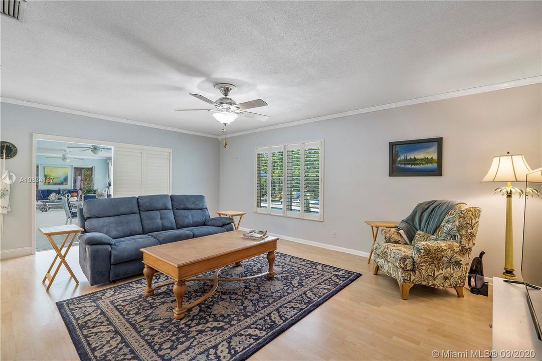 Recently Sold: $510,000 (4 beds, 2 baths, 2555 Square Feet)