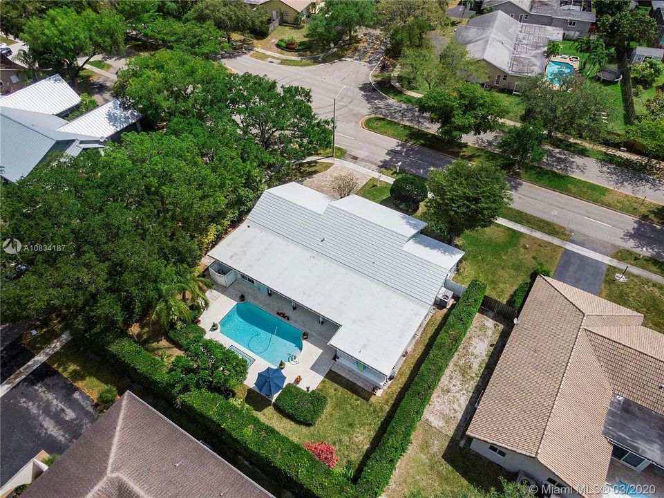 Recently Sold: $510,000 (4 beds, 2 baths, 2555 Square Feet)