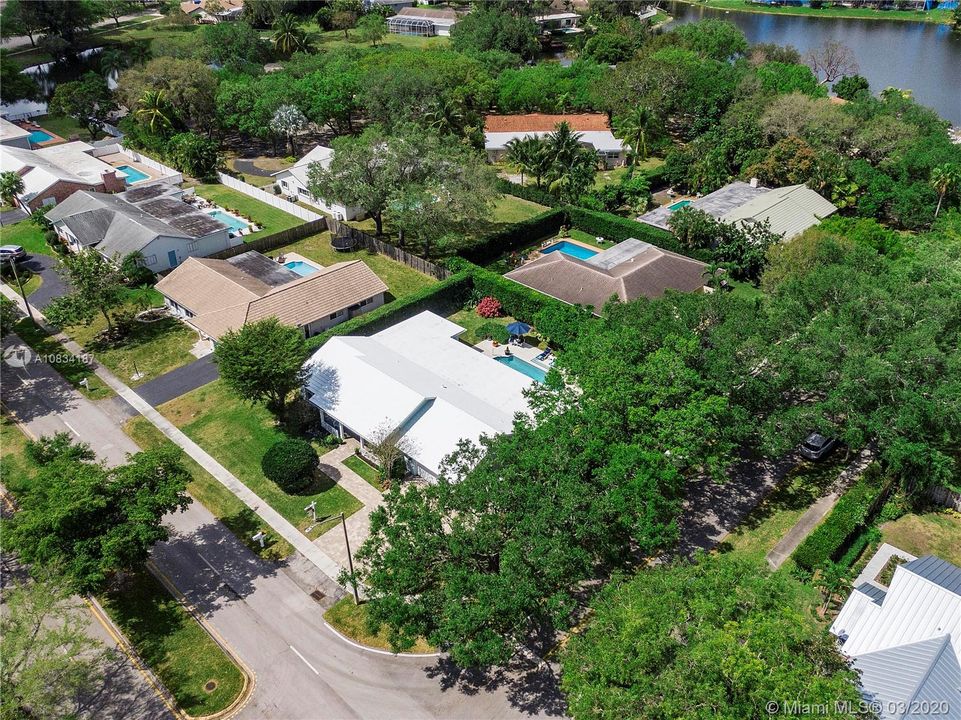 Recently Sold: $510,000 (4 beds, 2 baths, 2555 Square Feet)