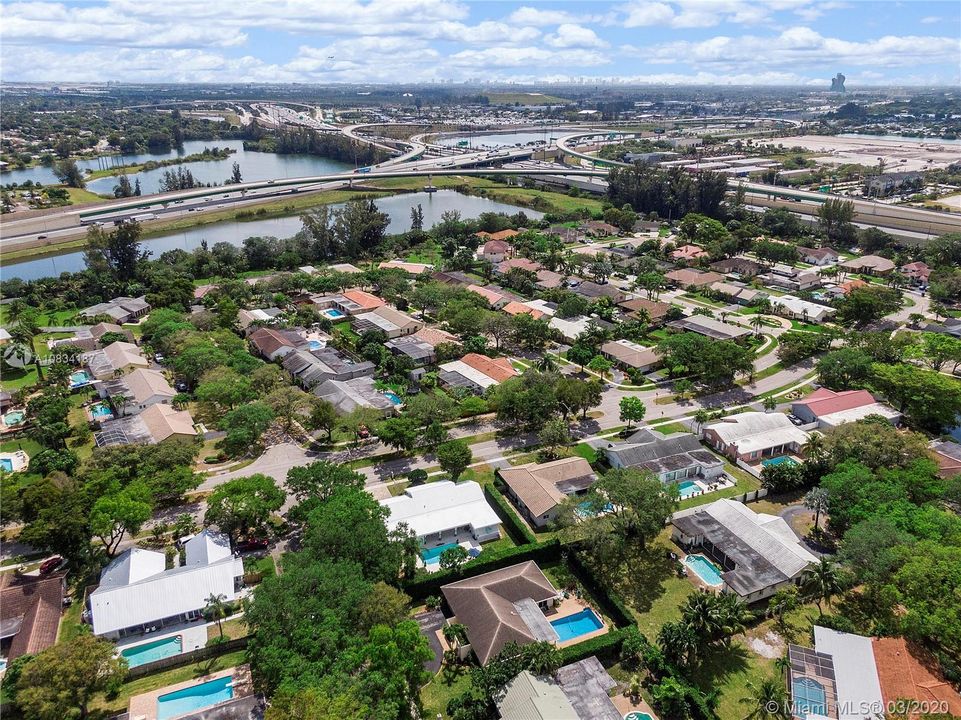 Recently Sold: $510,000 (4 beds, 2 baths, 2555 Square Feet)